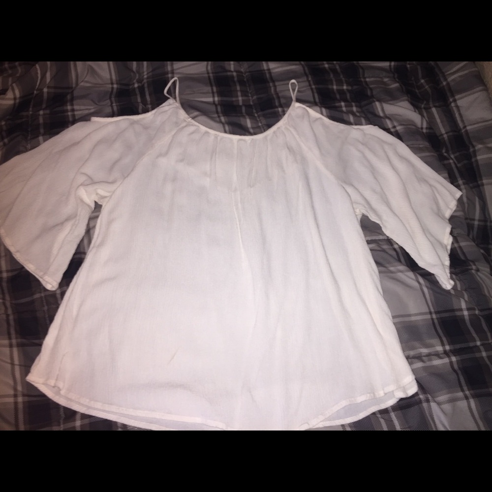 Off-Shoulder Top. - Picture 5 of 5